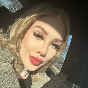 Meet your Posher, Alexis